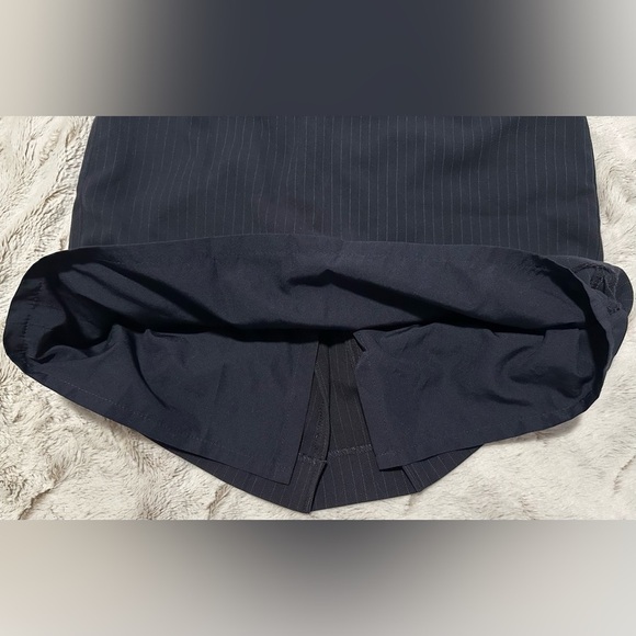 Banana Republic Black Pinstripe Mini Skirt Size 2P - Picture 9 of 10
